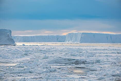 Dec 26, 25 > Dec 28, 25 - Sailing toward Larsen Ice Shelf