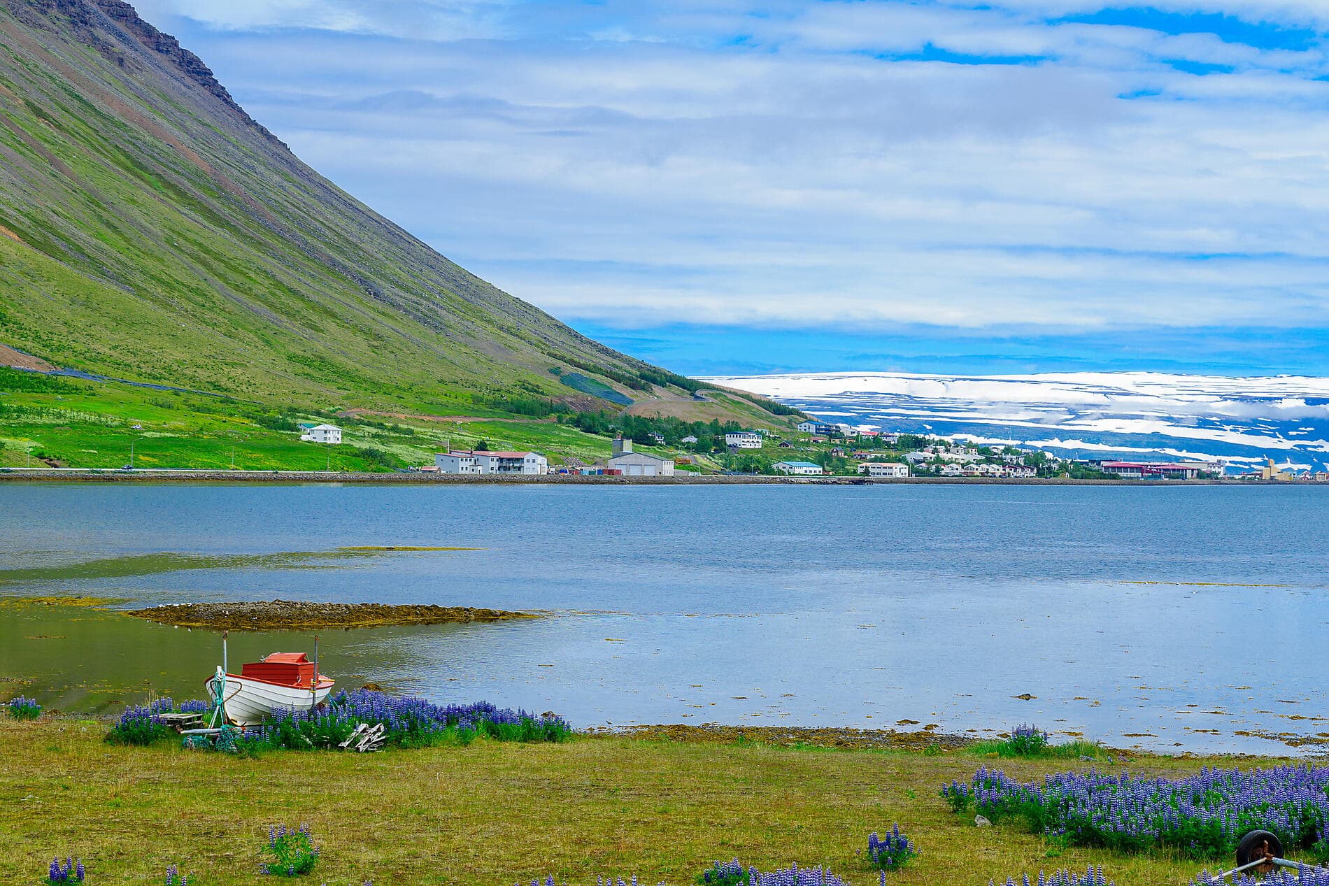 Icelandic nature and traditions