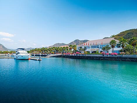 Feb 14, 26 - Ana Marina (Nha Trang)