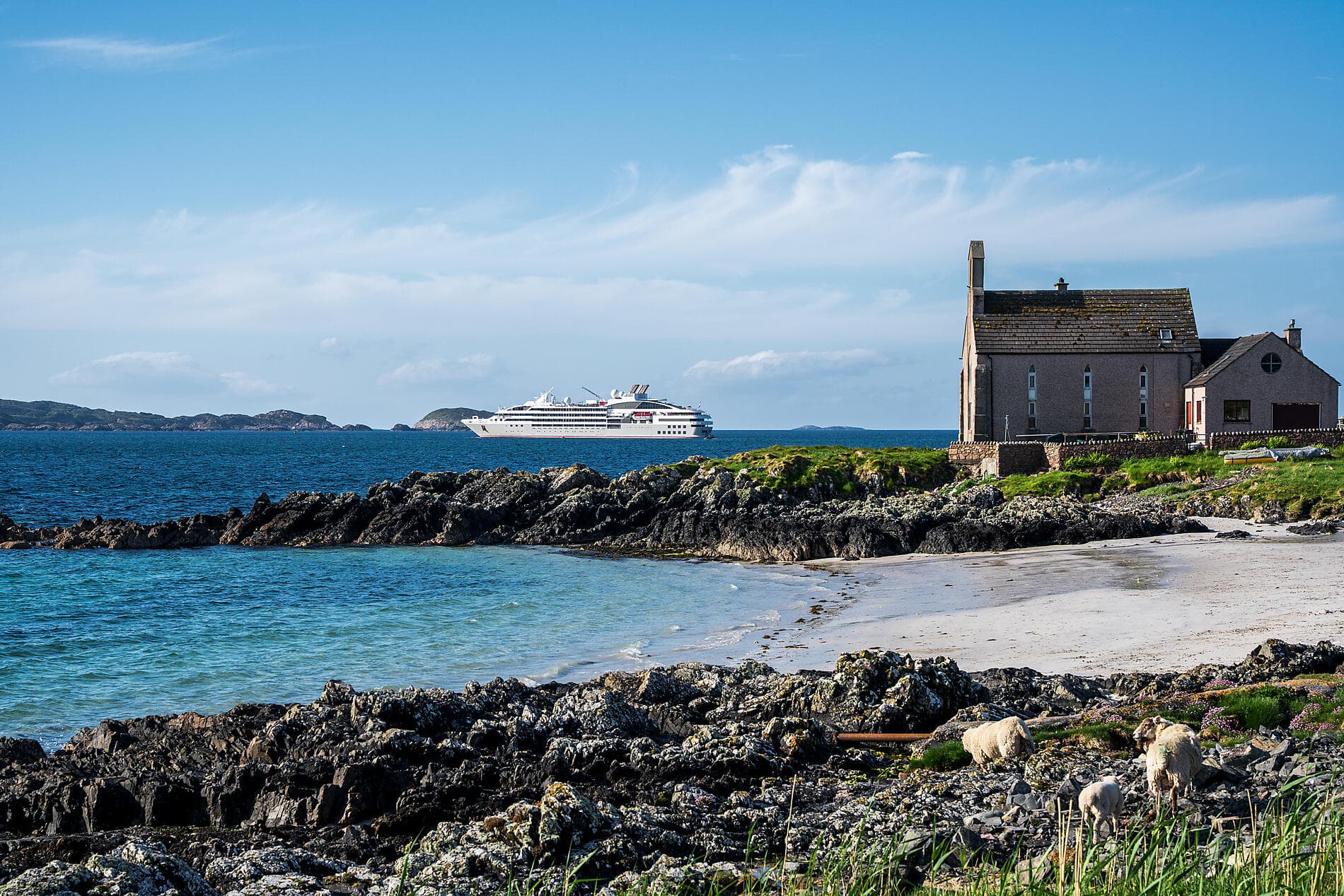 Hebrides and Highlands, lands of legends 