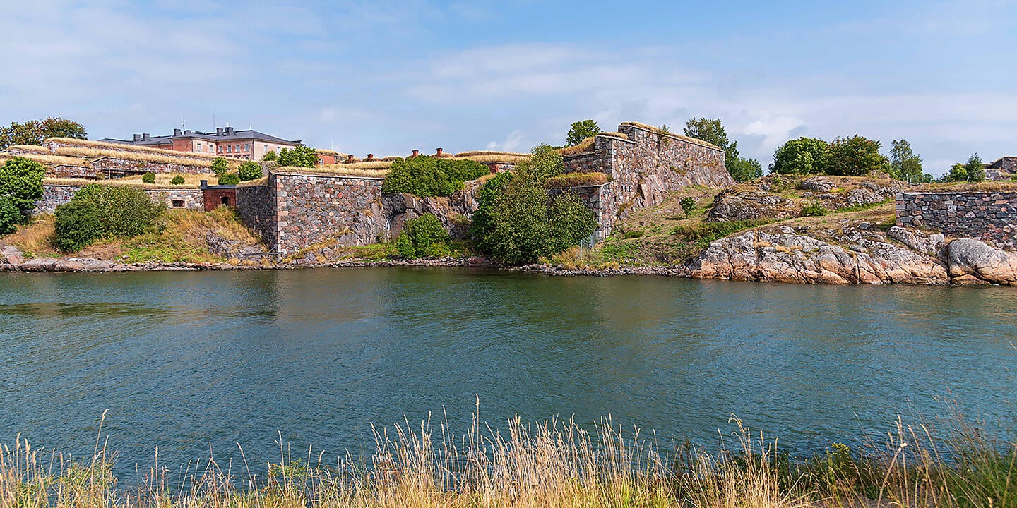 Iconic Capitals & Towns of the Baltic Iconic Capitals & Towns of the Baltic